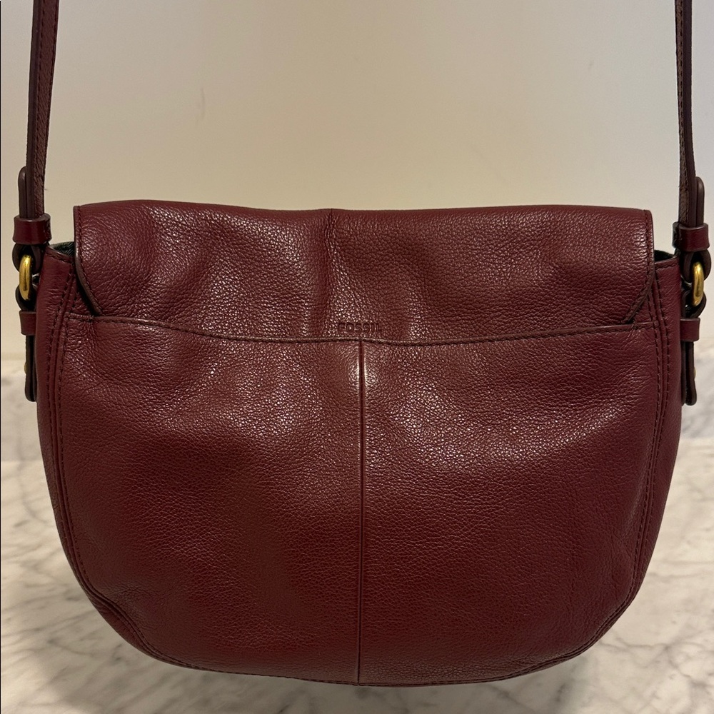 Fossil  Elegant Burgundy Leather Crossbody Bag - Picture 2 of 8
